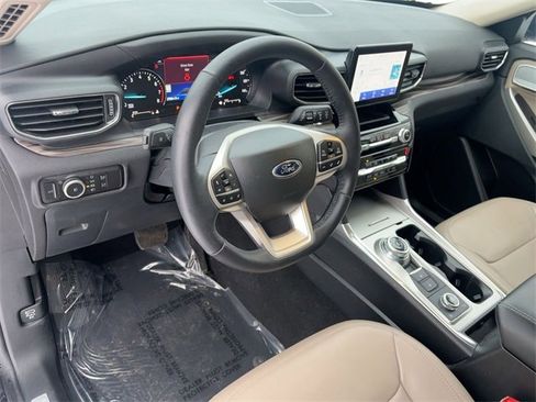 Used 2023 Ford Explorer Limited image 11