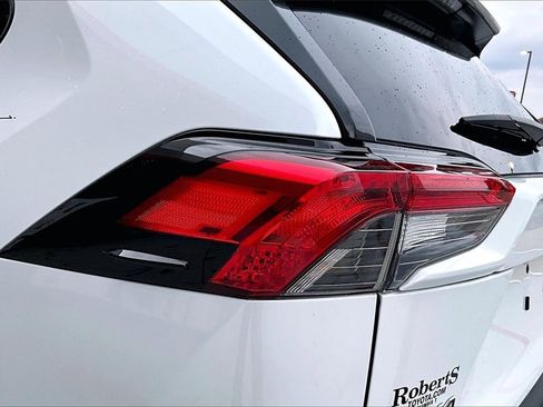 Used 2023 Toyota RAV4 XLE Premium image 20