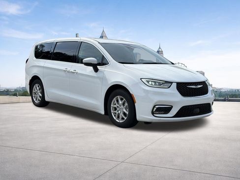 Used 2023 Chrysler Pacifica Touring-L FWD image 30