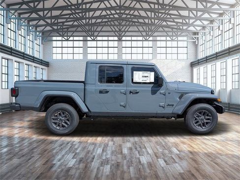 New 2025 Jeep Gladiator Sport image 3