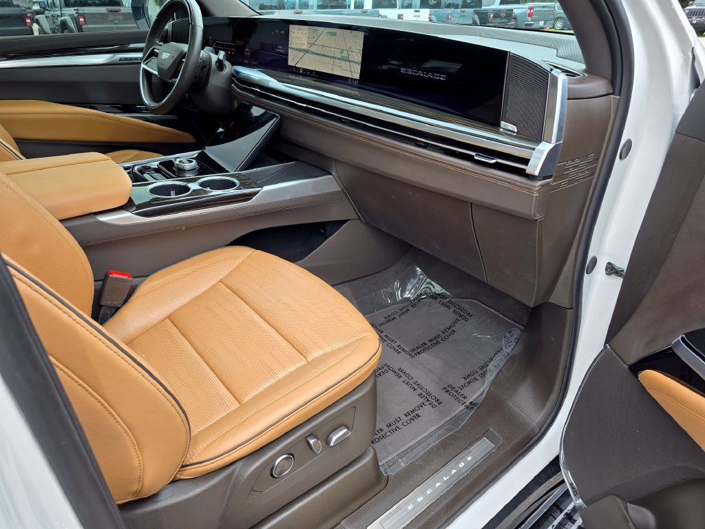 Used 2025 Cadillac Escalade ESV Premium Luxury w/ LPO, Radiant Package AWD/4WD image 44