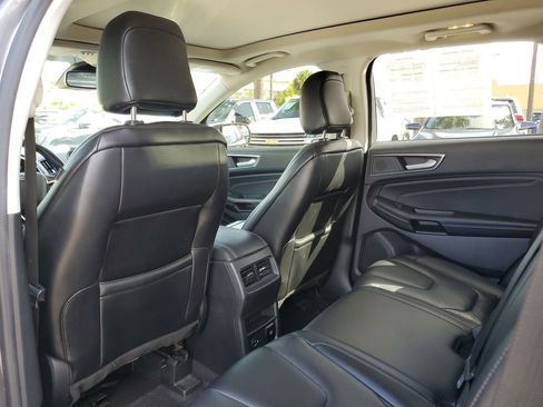 Used 2021 Ford Edge Titanium image 11