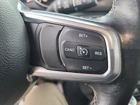 Used 2020 Jeep Wrangler Unlimited Sahara AWD/4WD image 28