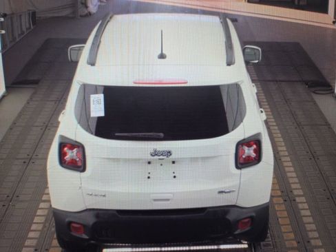 Used 2019 Jeep Renegade Latitude w/ Cold Weather Group image 17