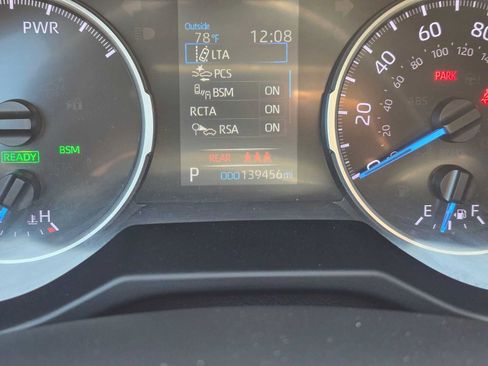 Used 2022 Toyota RAV4 LE AWD/4WD image 25