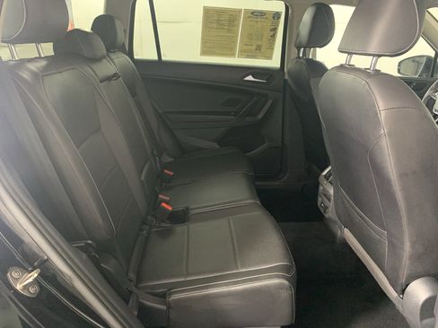 Used 2021 Volkswagen Tiguan SE image 37