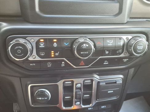 Used 2022 Jeep Gladiator Sport image 23