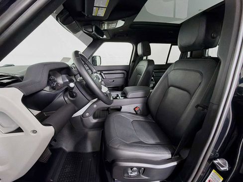 Used 2023 Land Rover Defender 130 SE image 11