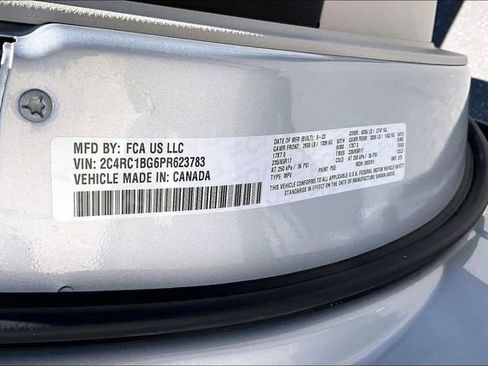 Used 2023 Chrysler Pacifica Touring-L FWD image 33