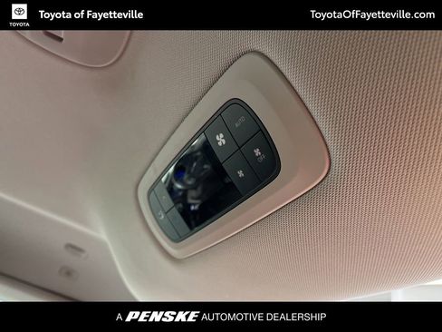Used 2018 Chrysler Pacifica Touring Plus image 7