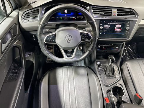 Used 2022 Volkswagen Tiguan SE R-Line image 17