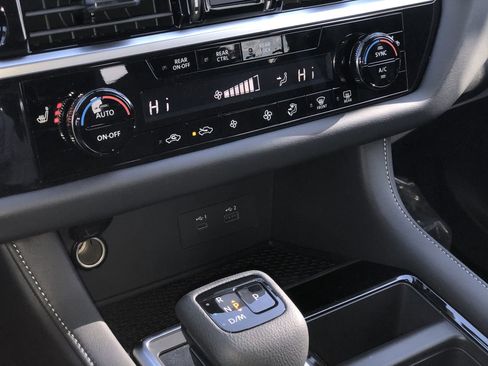 New 2025 Nissan Pathfinder SV w/ SV Premium Package image 31