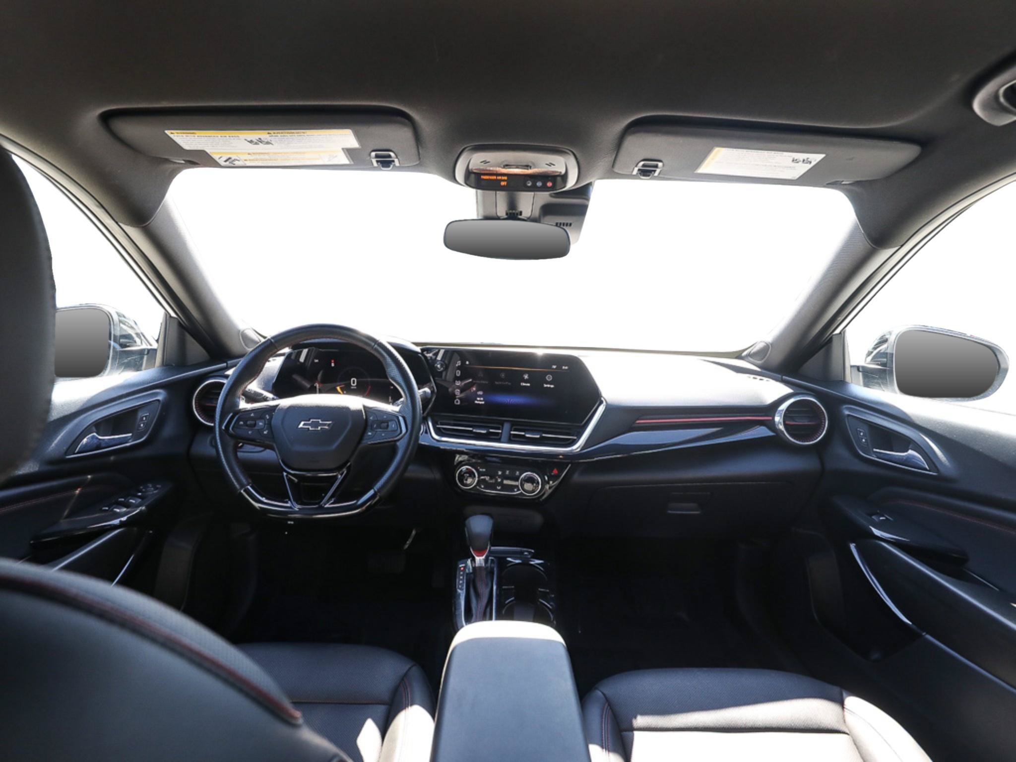 Used 2025 Chevrolet Trax RS FWD image 23