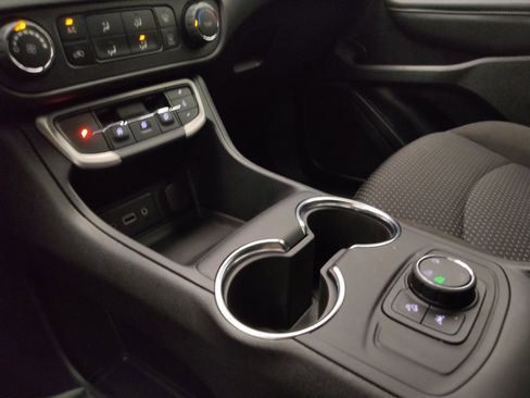 Used 2024 GMC Terrain SLE image 26