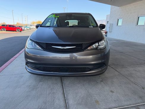 Used 2023 Chrysler Voyager LX image 8