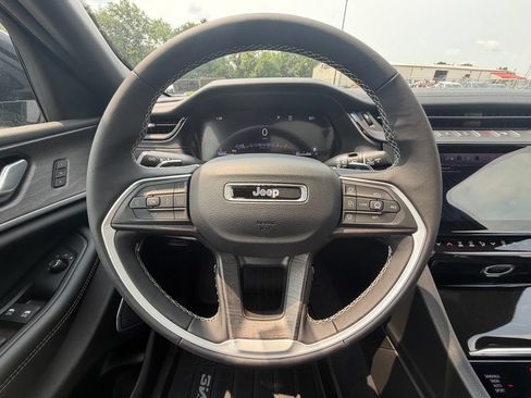 Used 2026 Jeep Grand Cherokee L Limited w/ Limited Altitude Package AWD/4WD image 11