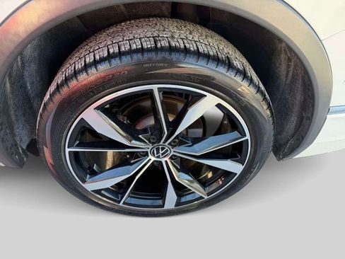 Used 2022 Volkswagen Tiguan SEL R-Line image 10