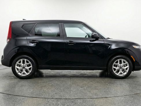 Used 2025 Kia Soul LX w/ LX Technology Package FWD image 11