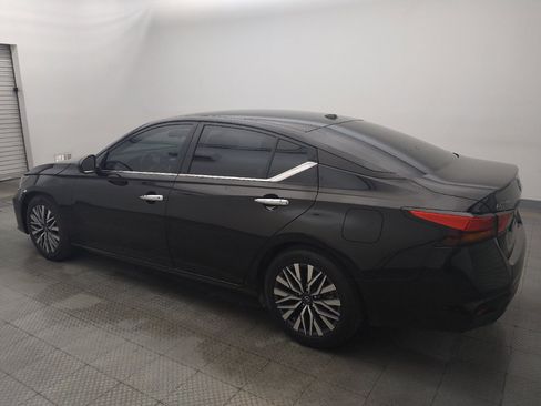 Used 2023 Nissan Altima 2.5 SV w/ SV Premium Package FWD image 3