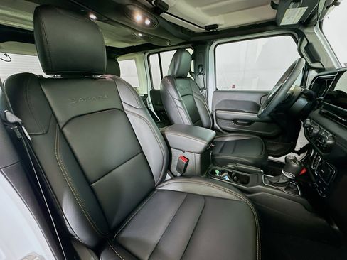 Used 2024 Jeep Wrangler Sahara image 29
