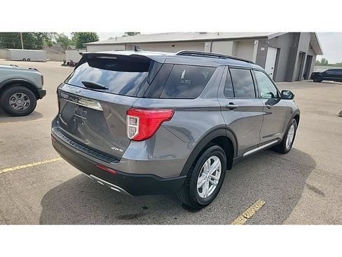 Used 2023 Ford Explorer XLT w/ Equipment Group 202A AWD/4WD image 2