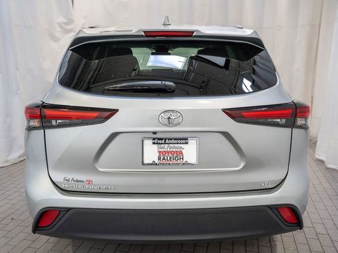 Used 2024 Toyota Highlander XLE image 5