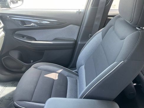 Used 2025 Chevrolet TrailBlazer LT AWD/4WD image 17