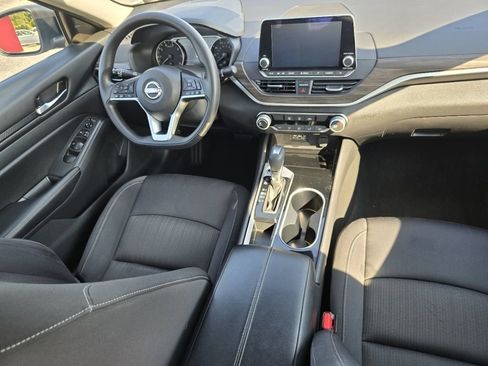 Used 2024 Nissan Altima 2.5 SV FWD image 19