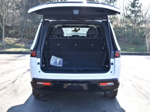 Used 2025 Jeep Wagoneer L Series II w/ Premium Group I image 25