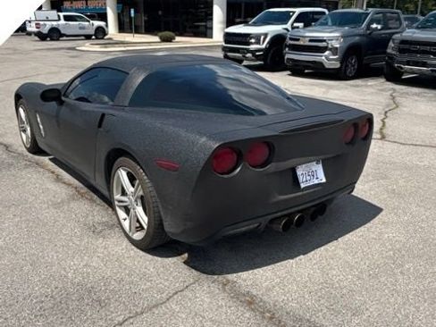 Used 2010 Chevrolet Corvette Coupe w/ 1LT RWD image 4