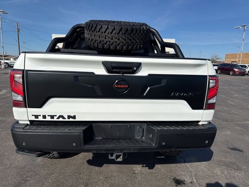 Used 2020 Nissan Titan PRO-4X w/ Pro-4x Convenience Package image 9