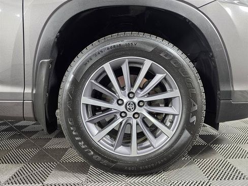 Used 2018 Toyota Highlander XLE AWD/4WD image 12