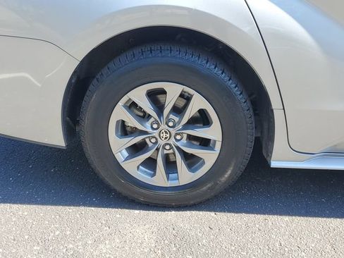Certified 2025 Toyota Sienna XLE FWD image 5