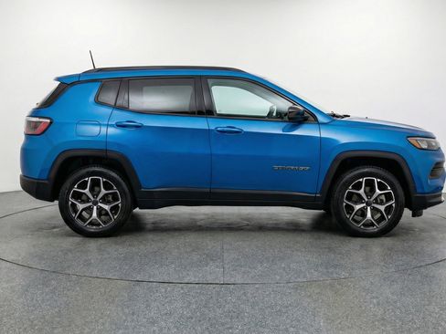 Used 2025 Jeep Compass Limited image 11