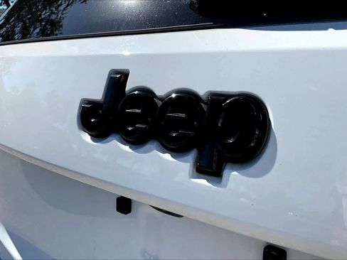 Used 2019 Jeep Grand Cherokee Altitude image 29