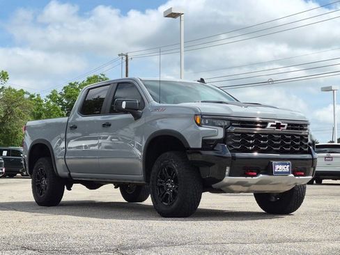 Used 2024 Chevrolet Silverado 1500 ZR2 w/ Technology Package AWD/4WD image 3