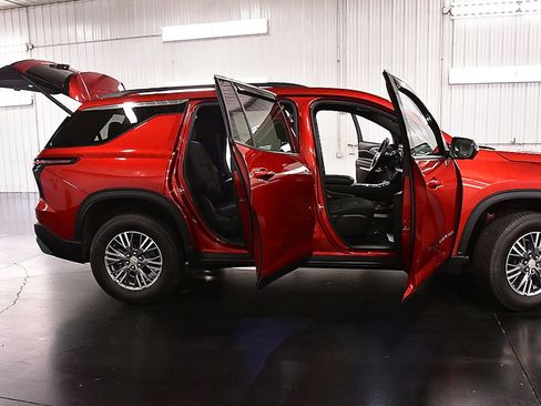 Used 2025 Chevrolet Traverse LT w/ Driver Confidence Package AWD/4WD image 30