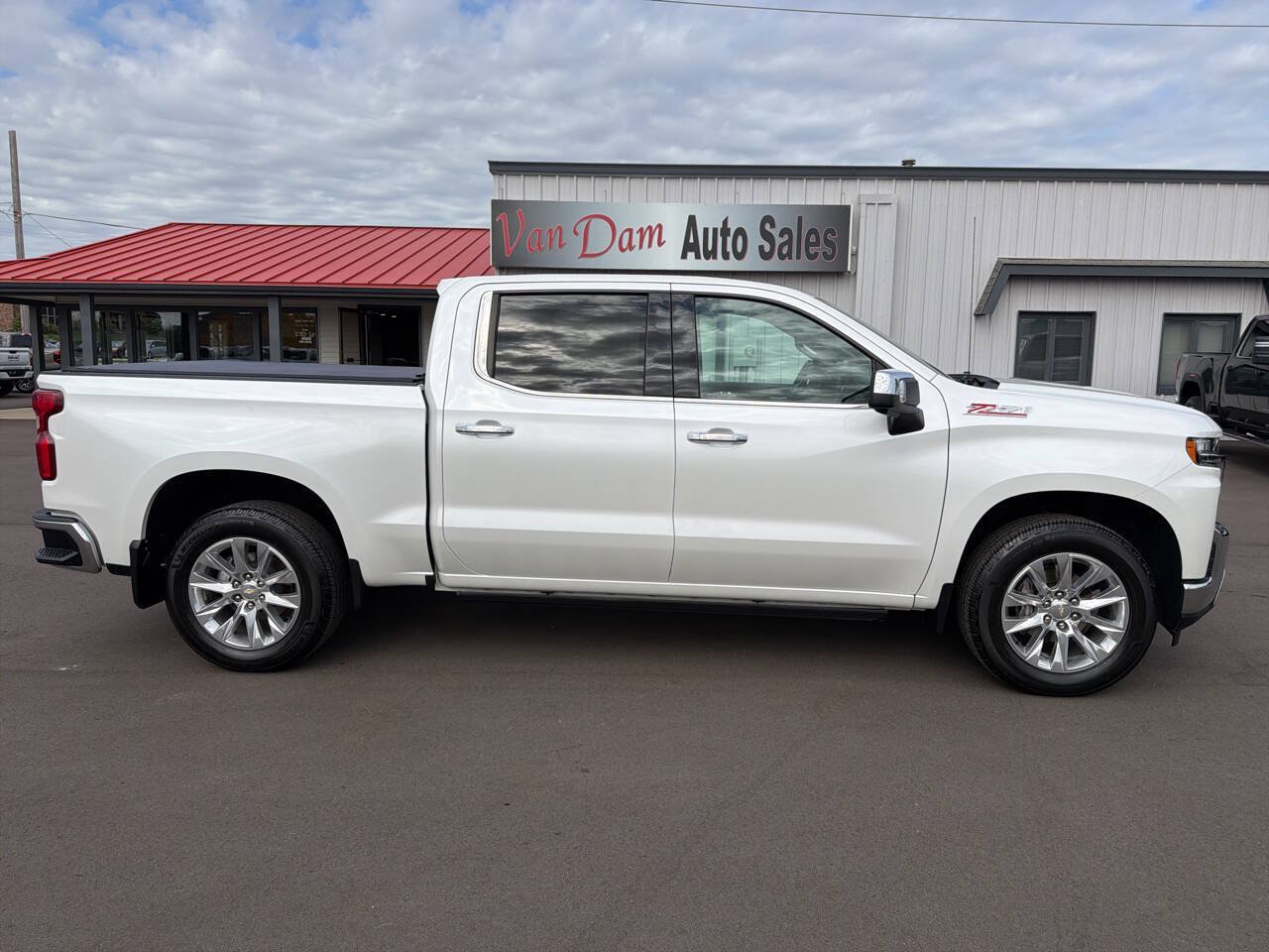Used 2019 Chevrolet Silverado 1500 LTZ AWD/4WD image 1