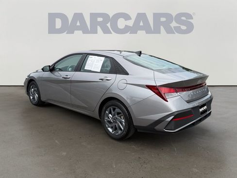 Used 2024 Hyundai Elantra SEL FWD image 5