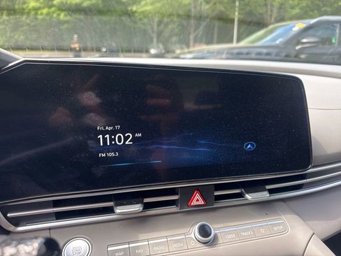 Used 2025 Hyundai Elantra SEL FWD image 4