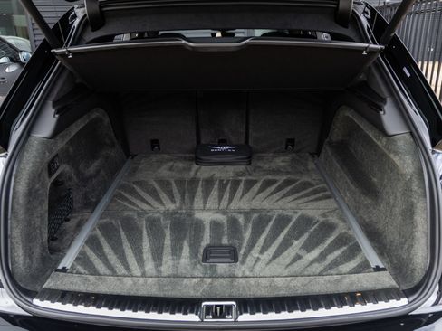 Used 2023 Bentley Bentayga AWD/4WD image 40