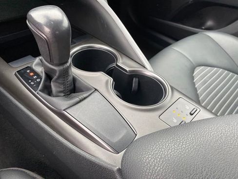 Used 2023 Toyota Camry SE image 11