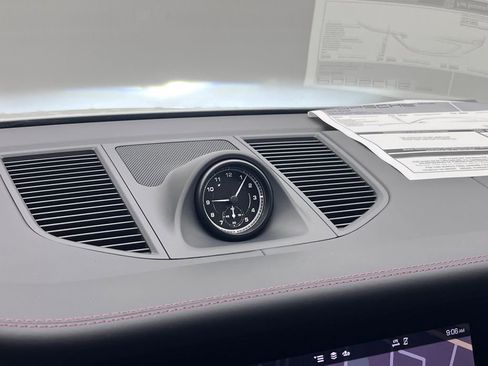 Used 2025 Porsche Macan image 22