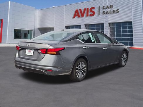 Used 2025 Nissan Altima 2.5 SV FWD image 5