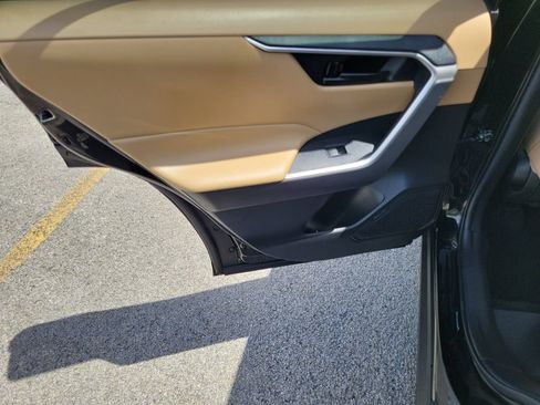 Used 2022 Toyota RAV4 LE FWD image 17