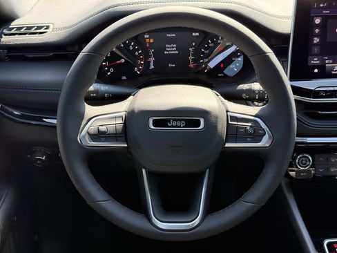 New 2026 Jeep Compass Latitude image 12