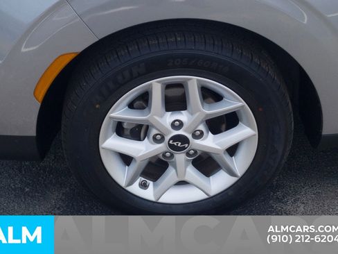 Used 2024 Kia Soul LX w/ Option Group 015 FWD image 13