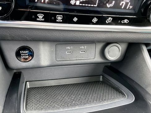 Used 2025 Nissan Rogue SV image 31