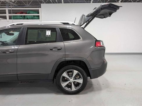 Used 2019 Jeep Cherokee Limited image 10