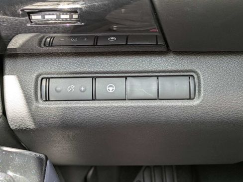 Used 2022 Nissan Pathfinder SV w/ SV Black Package FWD image 31